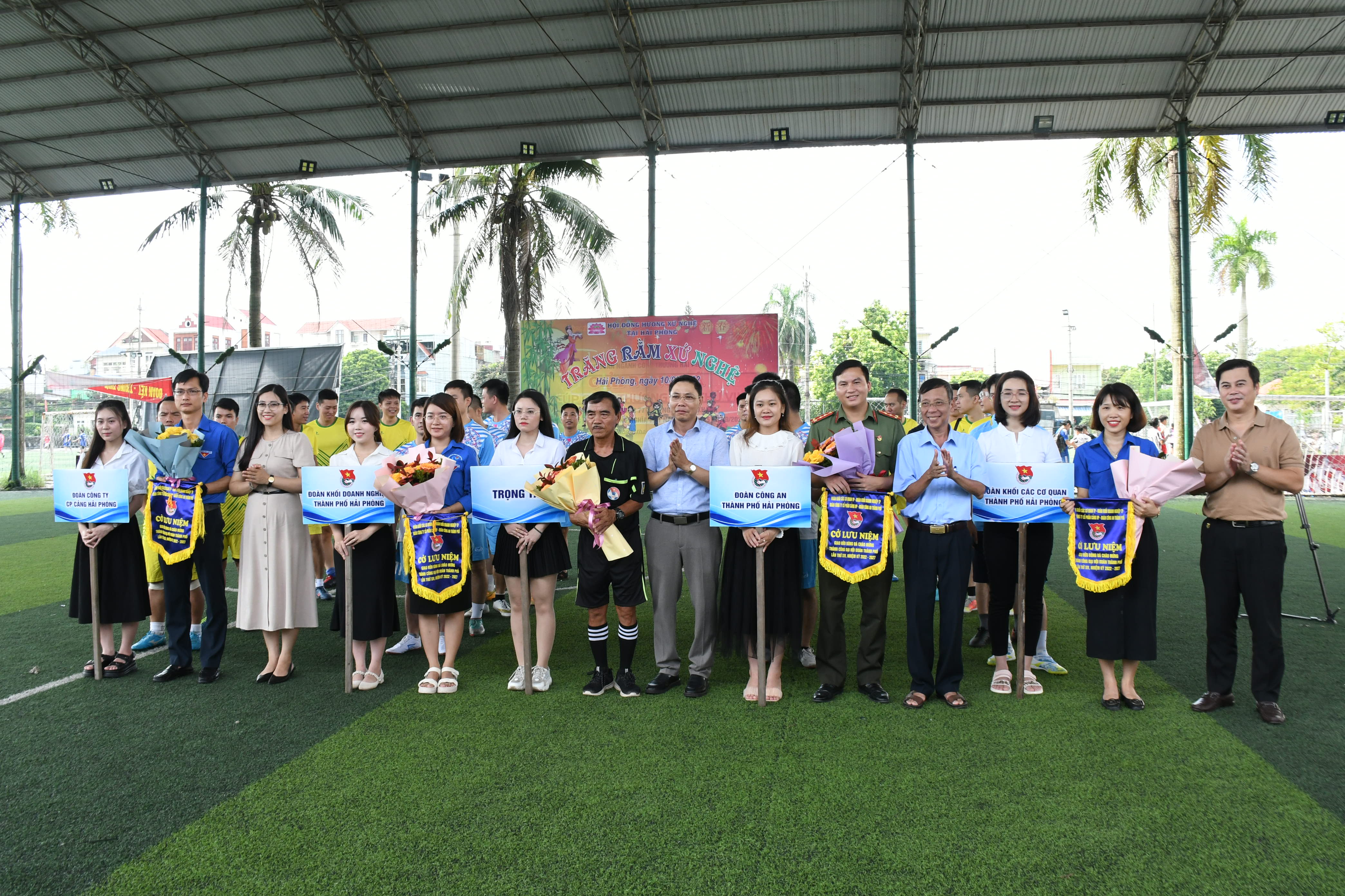 Giao hữu bóng đá chào mừng thành công Đại hội Đoàn thành phố